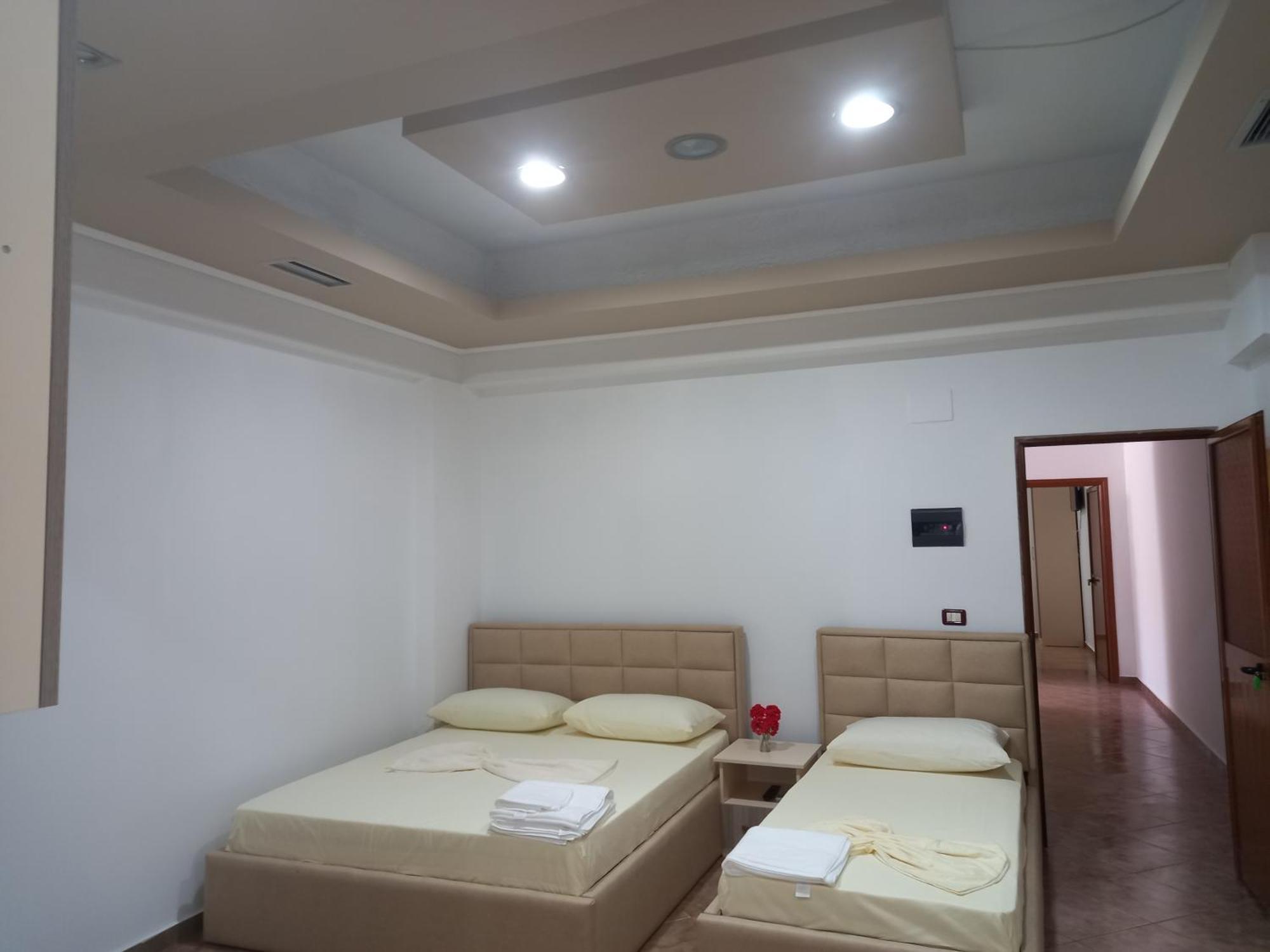 Bar Restorant Hotel Altini Avlonya Oda fotoğraf